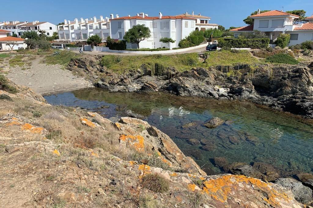 Beachfront Duplex With Terrace And Sea Views - Cadaqués Exteriör bild