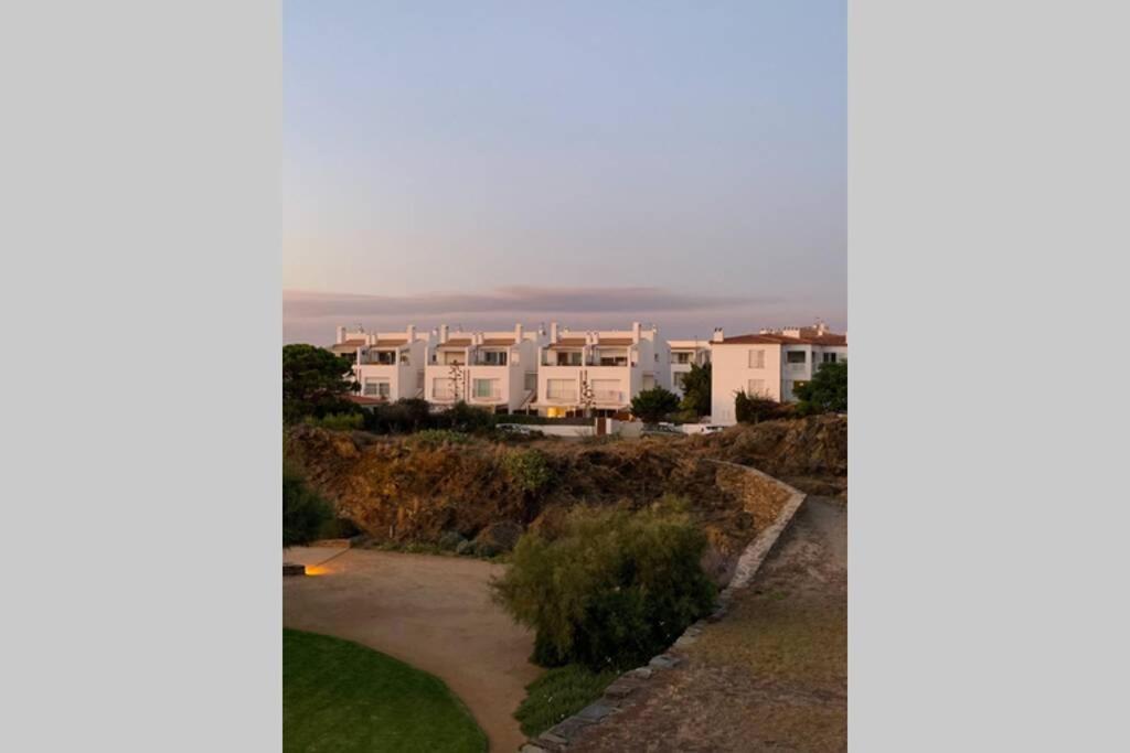 Beachfront Duplex With Terrace And Sea Views - Cadaqués Exteriör bild