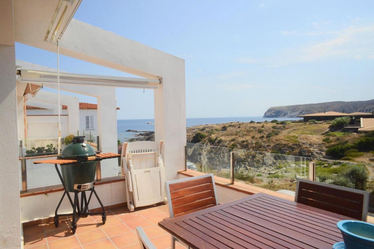 Beachfront Duplex With Terrace And Sea Views - Cadaqués Exteriör bild