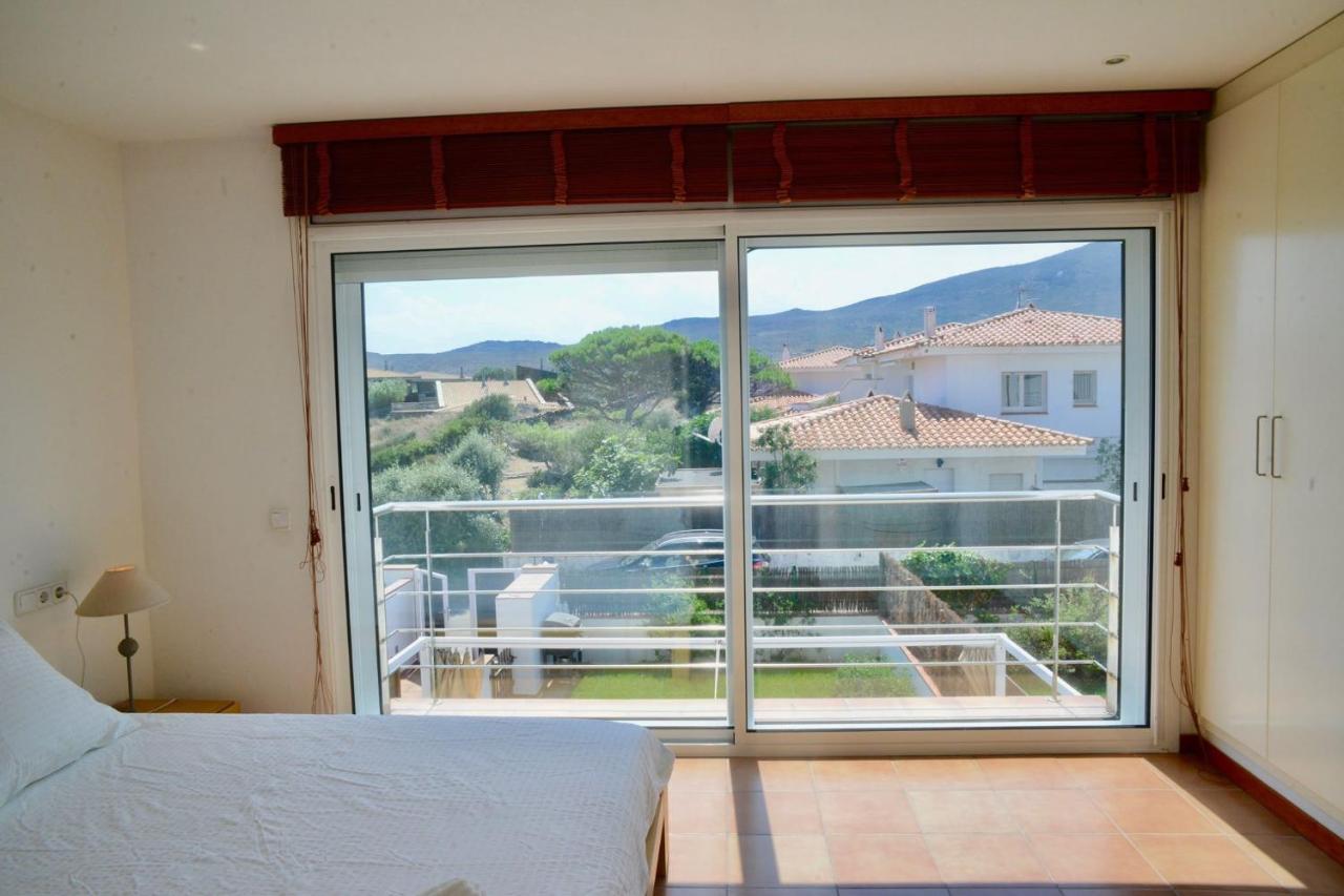 Beachfront Duplex With Terrace And Sea Views - Cadaqués Exteriör bild